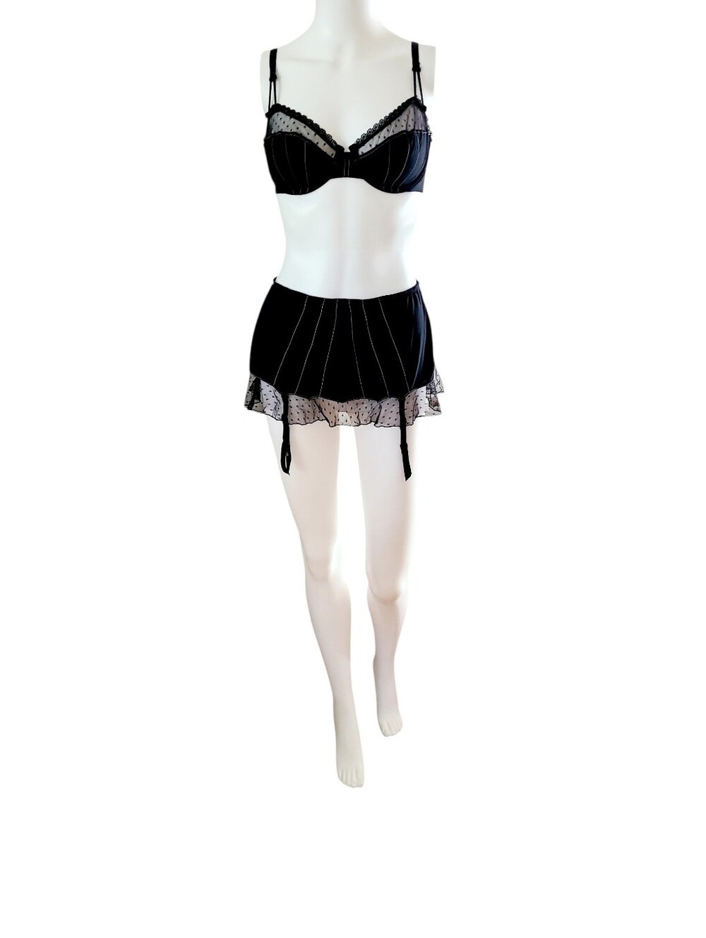 NWOT Felina Marielle Set Bra and Skirt w/ Removable Garters